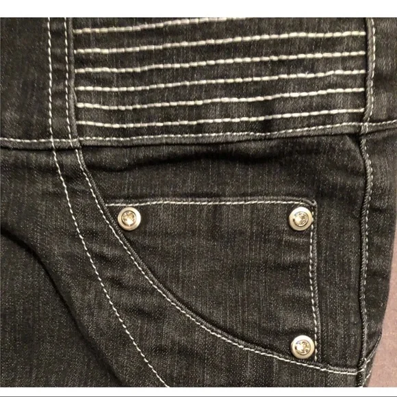 VENUS- Clear Jewel Buttons Jeans - Picture 4 of 9